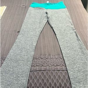 Ivivva 14 teen or 4 woman excellent condition inseam 27 has been hemmed